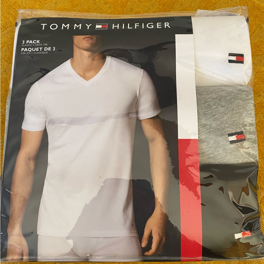 Tommy Hilfiger V-neck Size Large